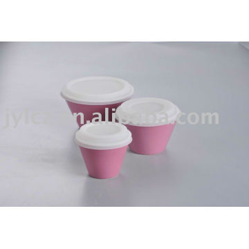 Ceramic storage food's bowl with silicone cover